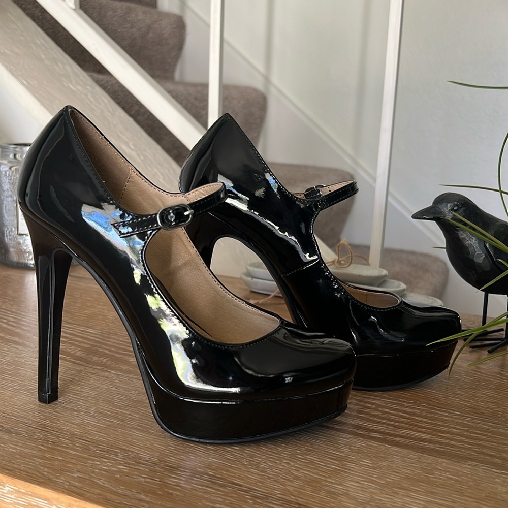 Chinese Laundry black patent platform pumps
